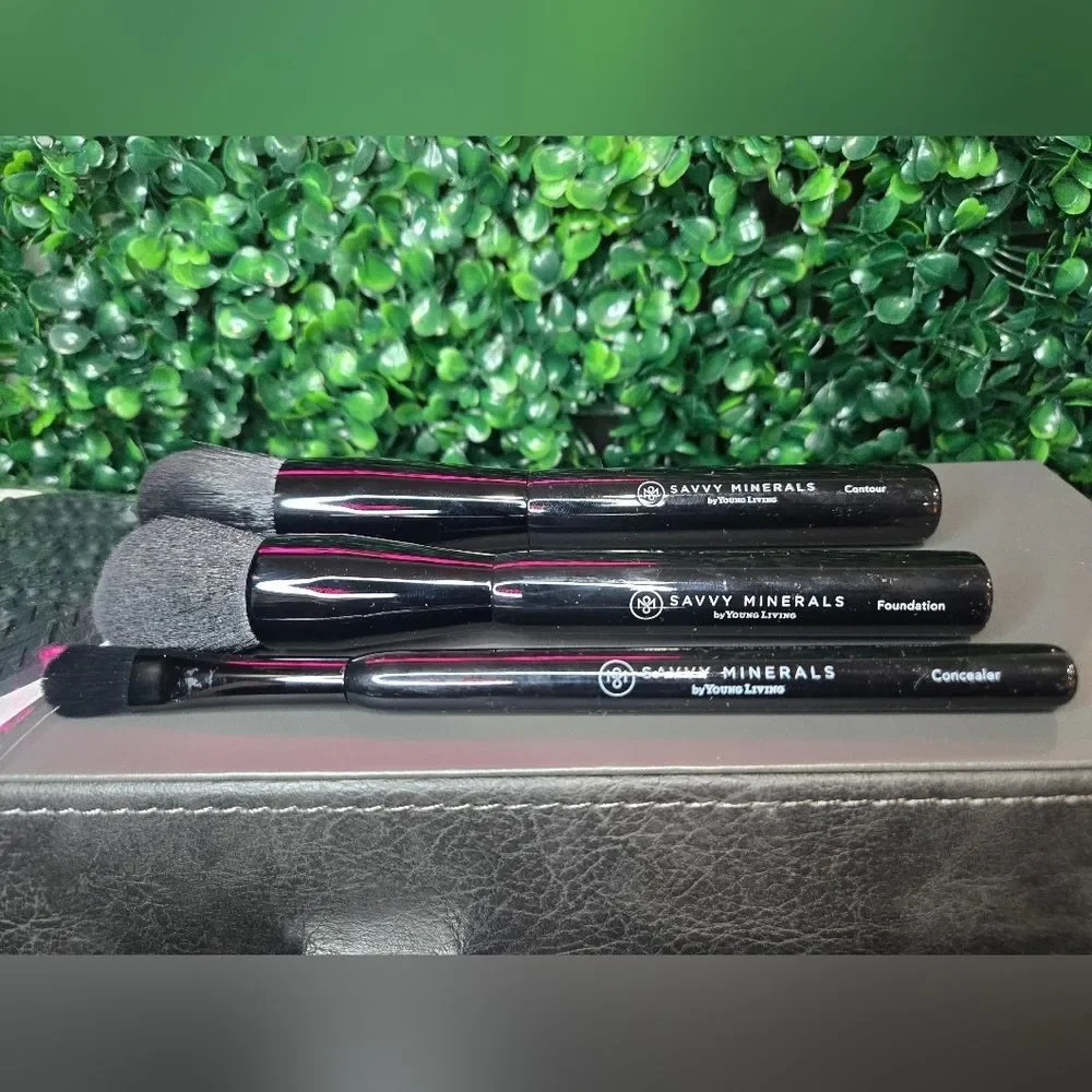 Savvy Minerals Make Up Brush Set Contour,foundation And Concealer W/cleaning Pad